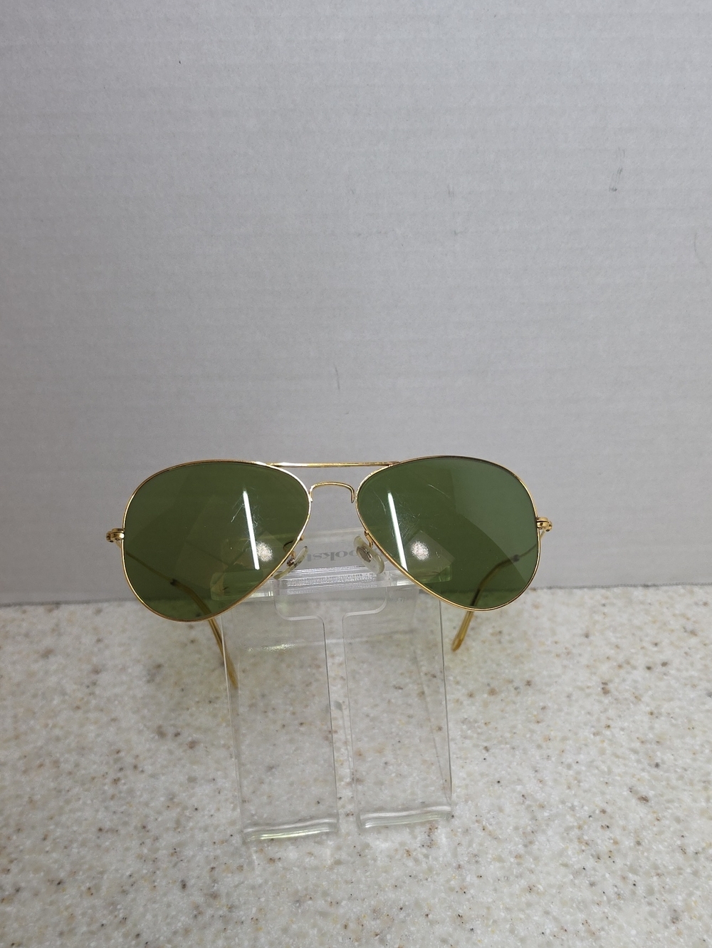 Classic Aviator Sunglasses with Green Lenses and Gold Frame - Picture 1 of 4
